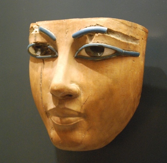 Mscara morturia do Antigo Egito, madeira entalhada, 1400-1300 AC, fim da 18. dinastia, Museu do Louvre.