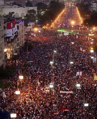 EGITO, 31/06/2013: 14 milhes saem s ruas protestando pela sada do presidente Morsi, eleito h um ano, em diversos pontos de todo o pas.